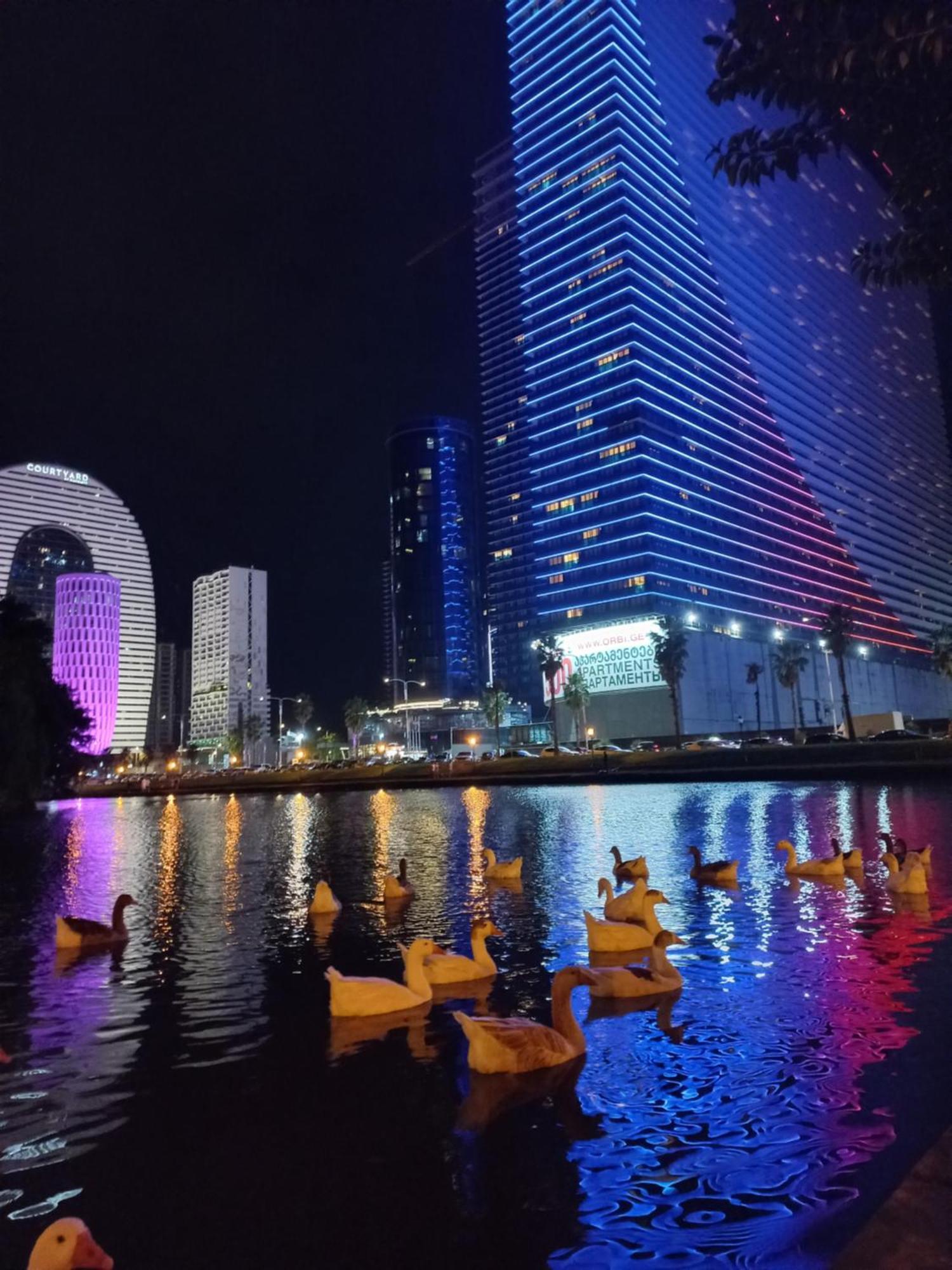 Orbi City Apartments On The Beach บาทูมิ ภายนอก รูปภาพ
